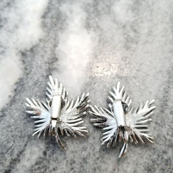 Vintage Sarah Coventry Silver Tone Leaf Shaped Clip On Earrings, Estate - Picture 2 of 5